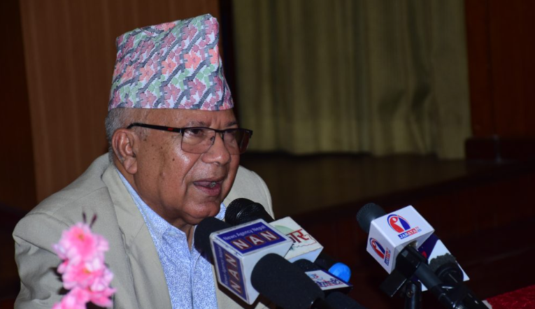 राष्ट्रपतिको कर्तव्य र जिम्मेवारी प्रष्ट पार्नुपर्छ : माधव नेपाल