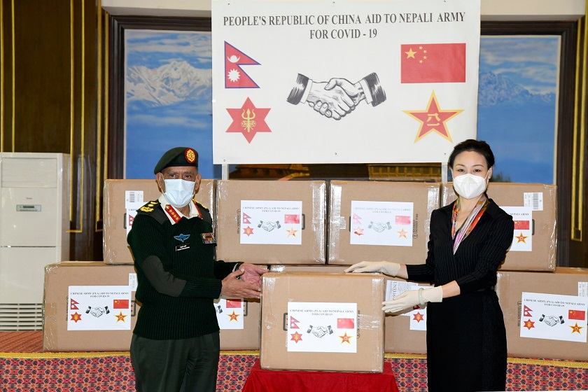चीनले नेपाली सेनालाई दियो ३ लाख डोज खोप